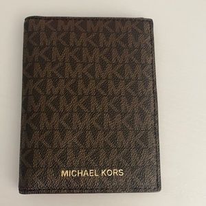 NWOT Michael Kors Passport Wallet & Card Holder